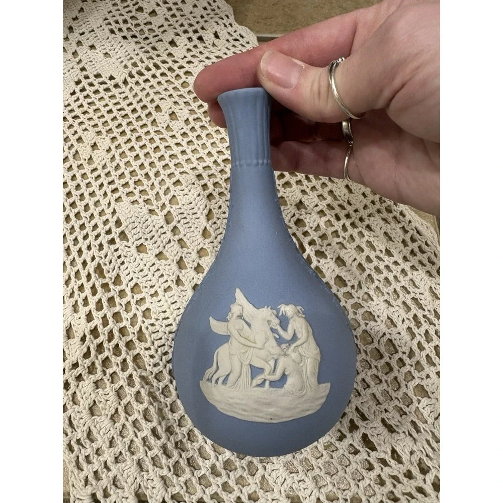 Wedgwood England White on‎ Grey Jasperware Bud Vase 5.5